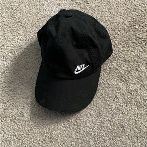 Black nike embroidered hat